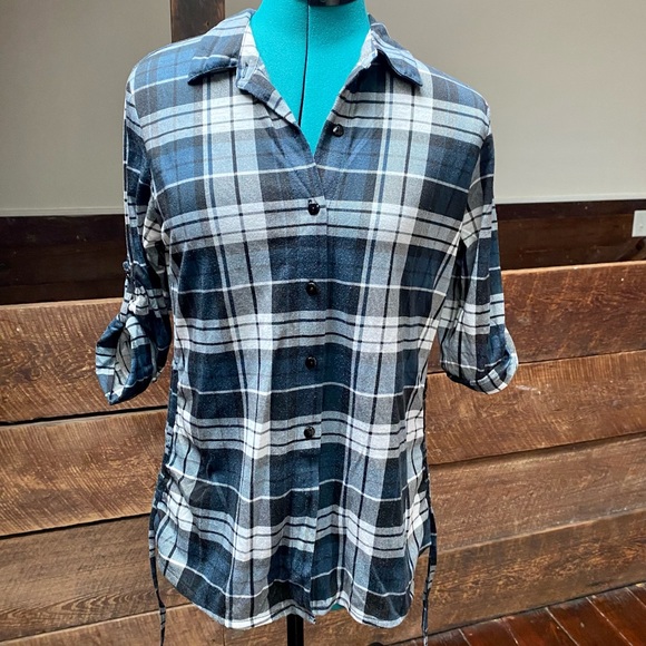 Love Potion Plaid Flannel Crop Convertible Button Down - Picture 2 of 12